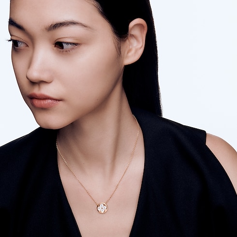 ペンダント モノグラム・サン ナクレ(ピンクゴールド×マザーオブパール) ジュエリー ジュエリー カテゴリー (製品ズーム)