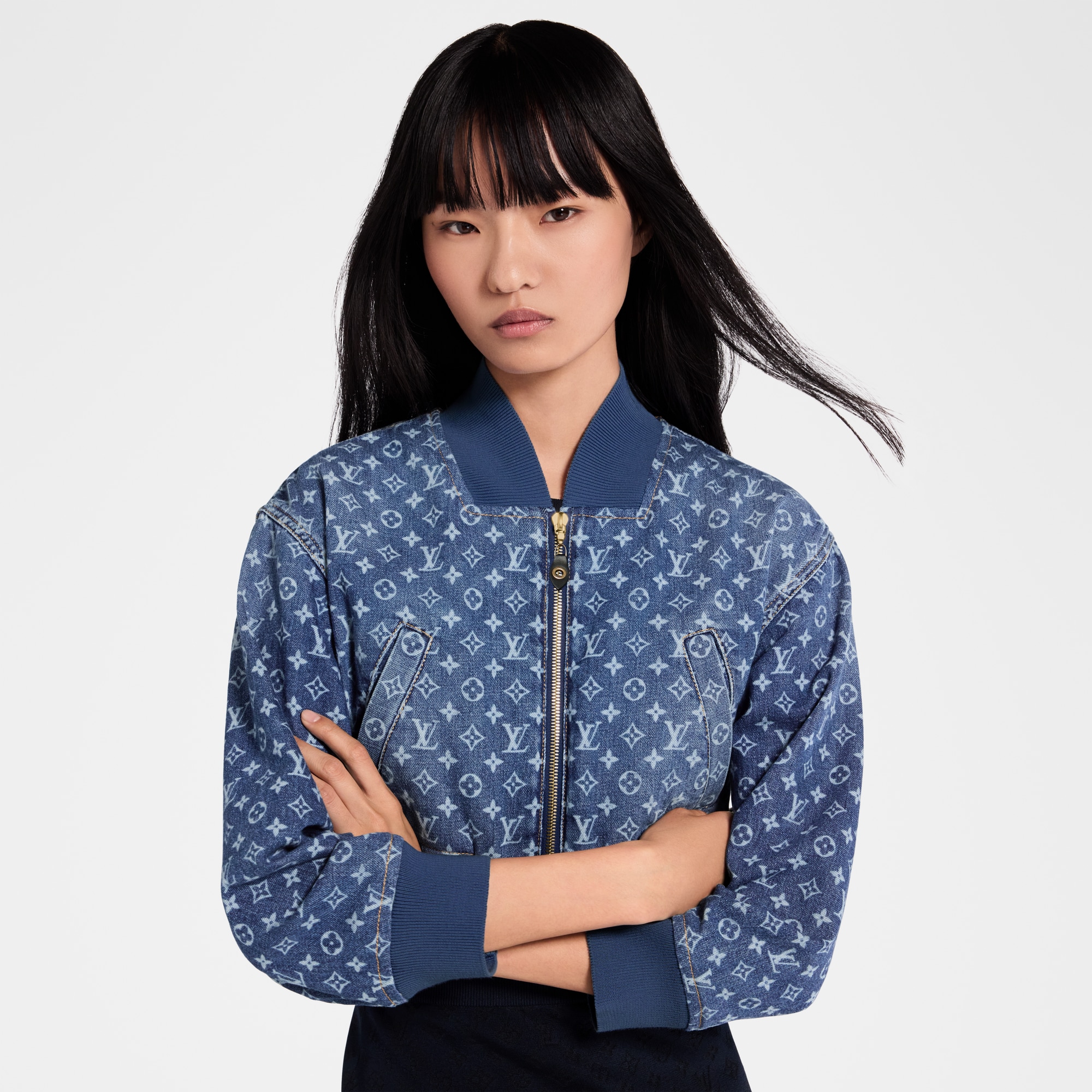 クロップド モノグラム デニム ボンバージャケット  ウィメンズ ウェア(洋服) (製品ズーム)