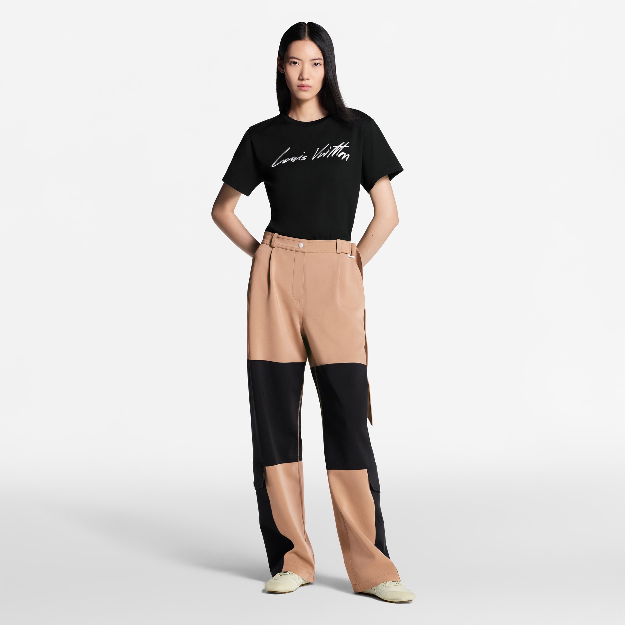 カーシブ シグネチャー Tシャツ  ウィメンズ ウェア(洋服) (製品ズーム)