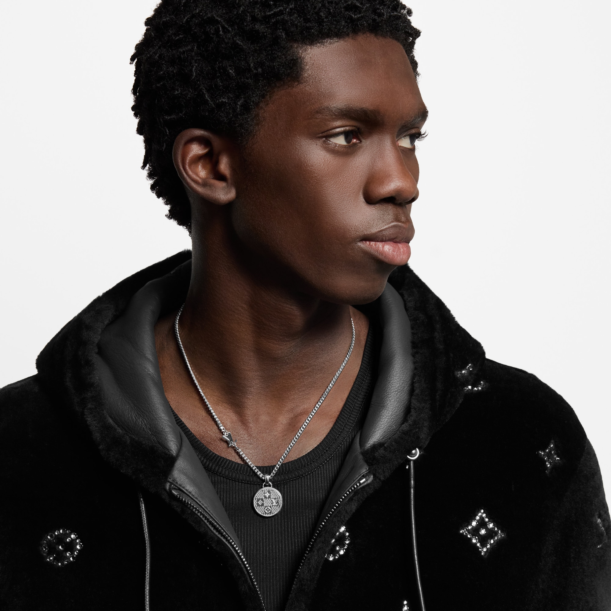 ペンダント･ダミエ ステープル S00 メンズ ファッションジュエリー (製品ズーム)