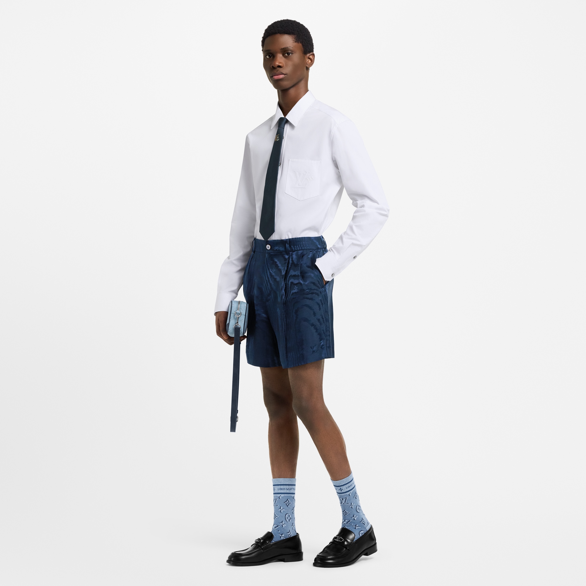 エンボスド シグネチャー ロングスリーブコットンシャツ  メンズ ウェア(洋服) (製品ズーム)