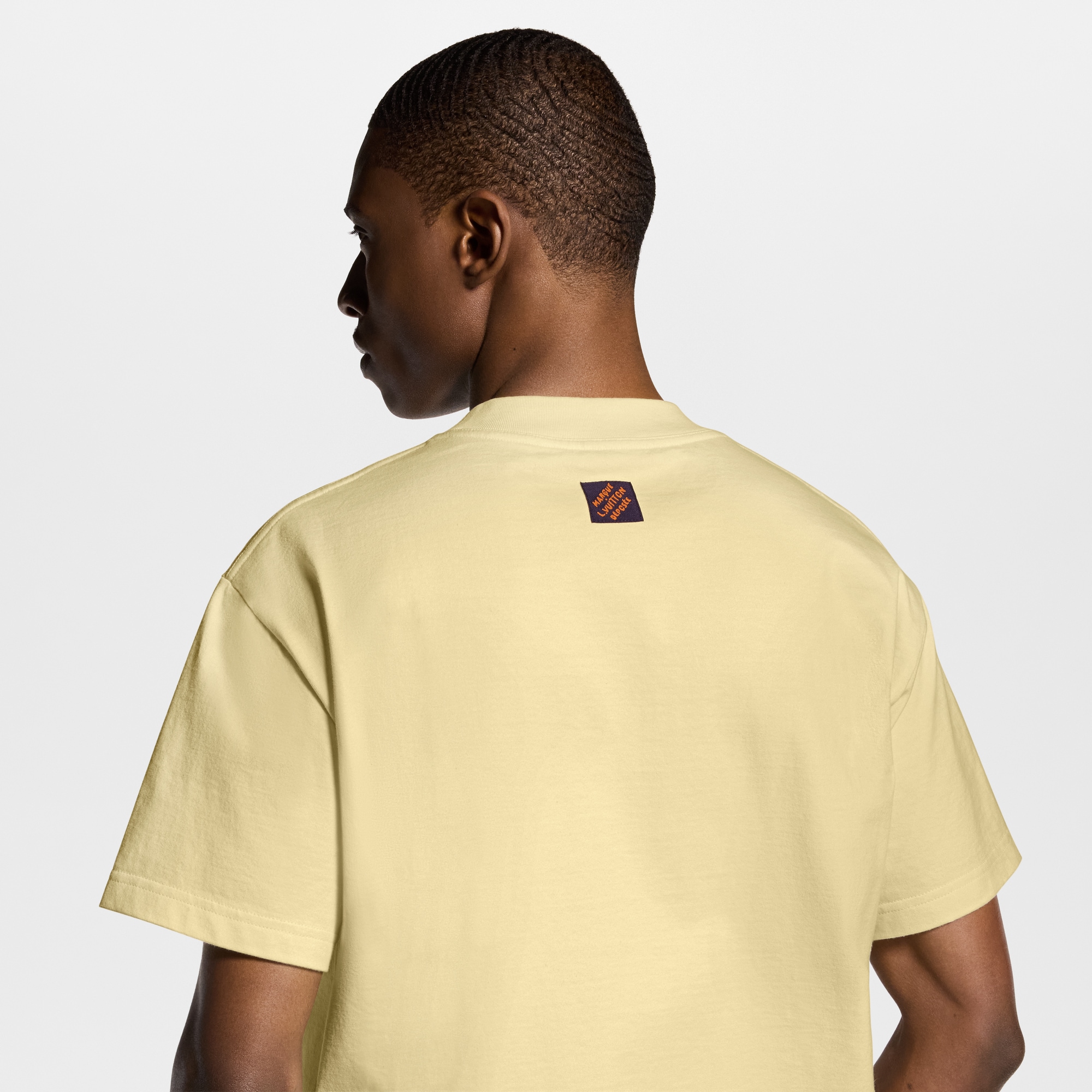 エンベリッシュド シグネチャー ショートスリーブTシャツ ｜ルイ 