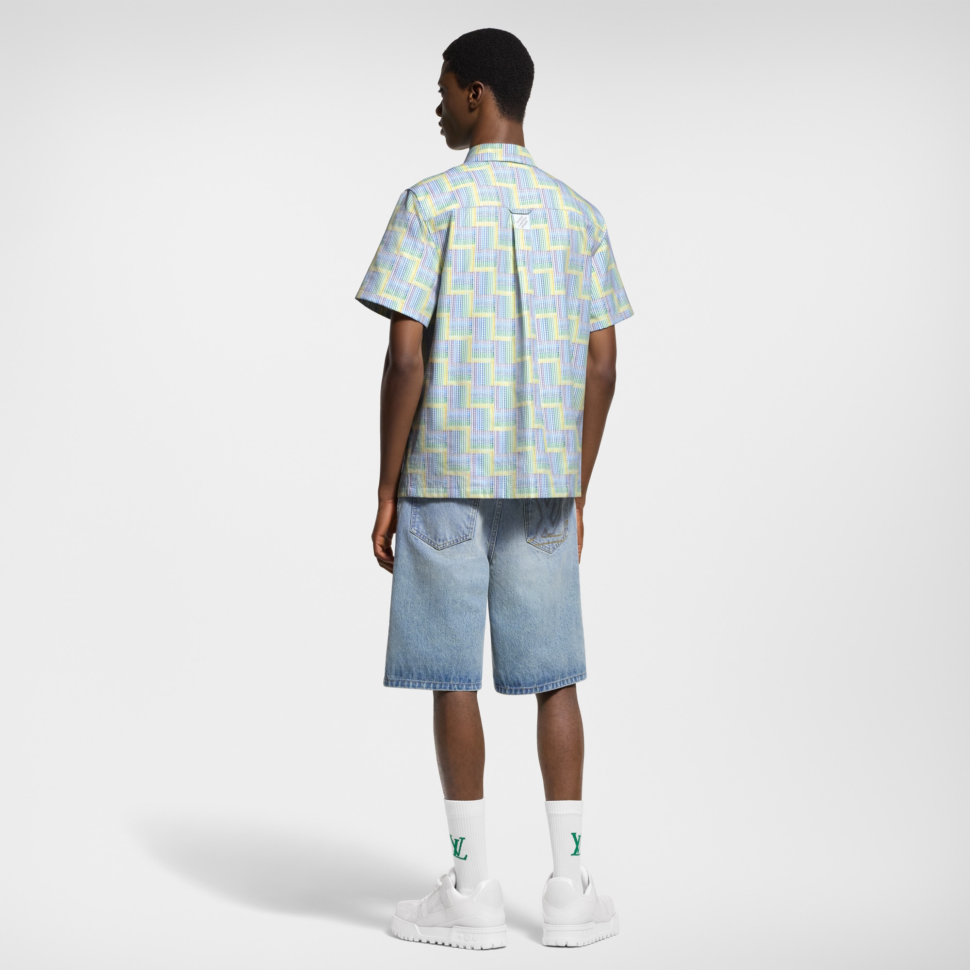 グラフィックプリント ショートスリーブシャツ  メンズ ウェア(洋服) (製品ズーム)