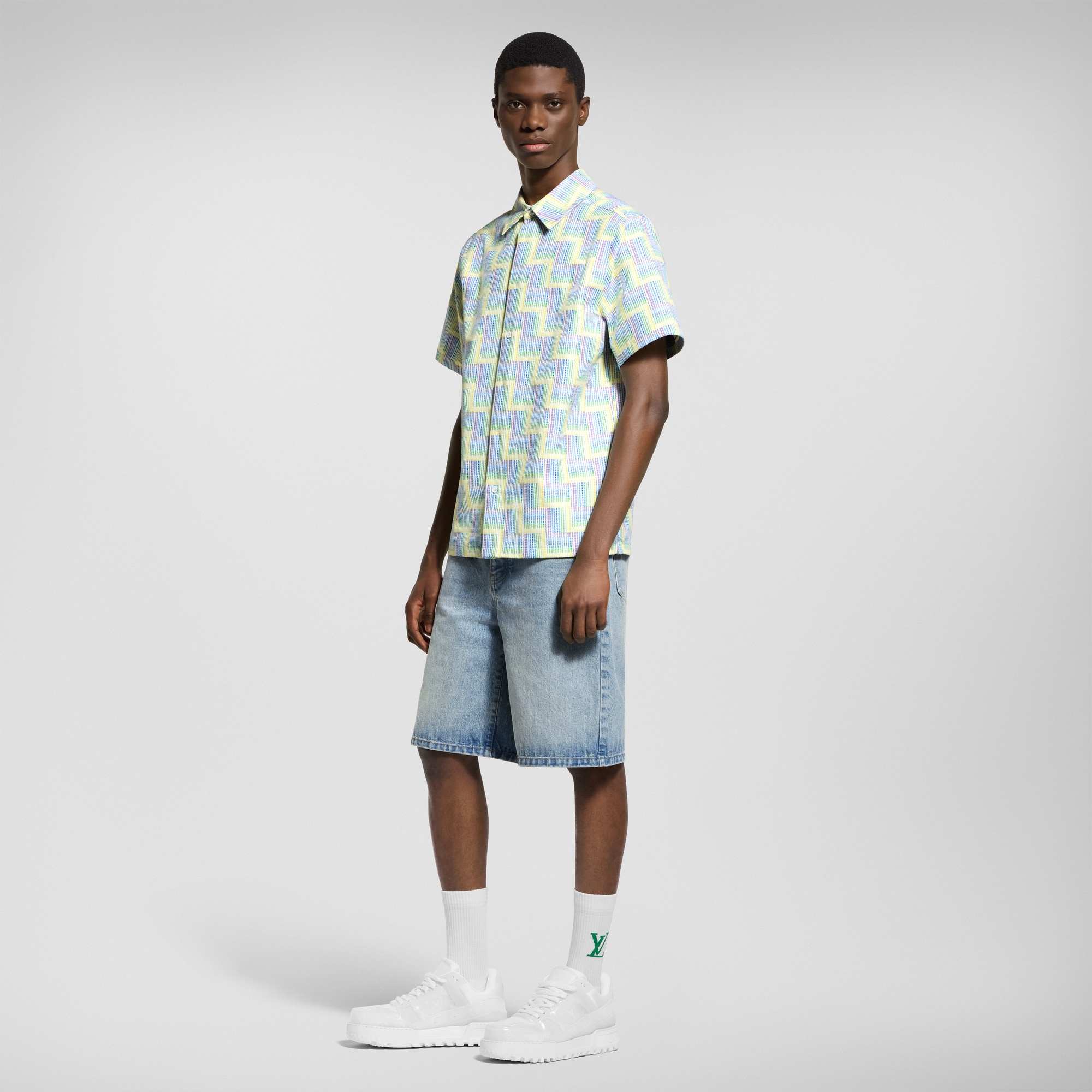 グラフィックプリント ショートスリーブシャツ  メンズ ウェア(洋服) (製品ズーム)