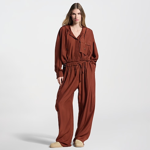 「フーデッド ウォッシュドシルク シャツ」着用画像
