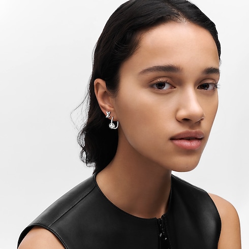 フープピアス イディール ブロッサム (ホワイトゴールド×ダイヤモンド) 単品 ジュエリー ジュエリー カテゴリー (製品ズーム)