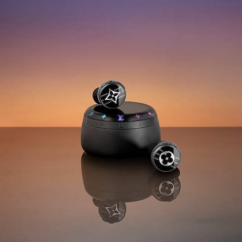 ルイ・ヴィトン ホライゾン ライト・アップ イヤホン ブラック トランク、トラベル & ホーム テクノロジー・アイテム&アクセサリー (製品ズーム)