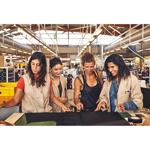 ルイ・ヴィトン マニュファクチュール 英語版 トランク、トラベル & ホーム 書籍 & ステーショナリー (製品ズーム)