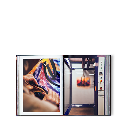 ルイ・ヴィトン マニュファクチュール 英語版 トランク、トラベル & ホーム 書籍 & ステーショナリー (製品ズーム)