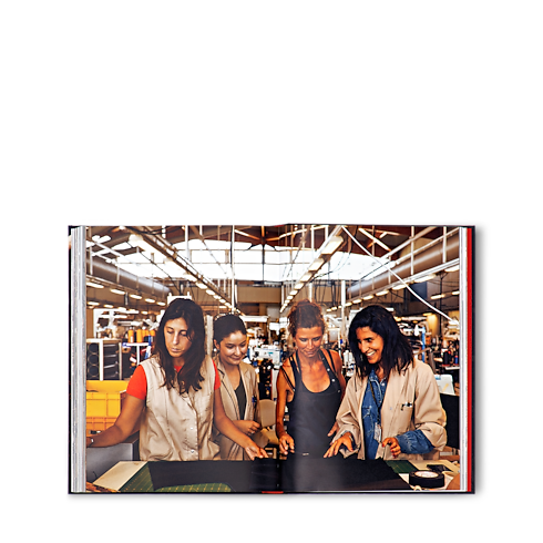 ルイ・ヴィトン マニュファクチュール 英語版 トランク、トラベル & ホーム 書籍 & ステーショナリー (製品ズーム)