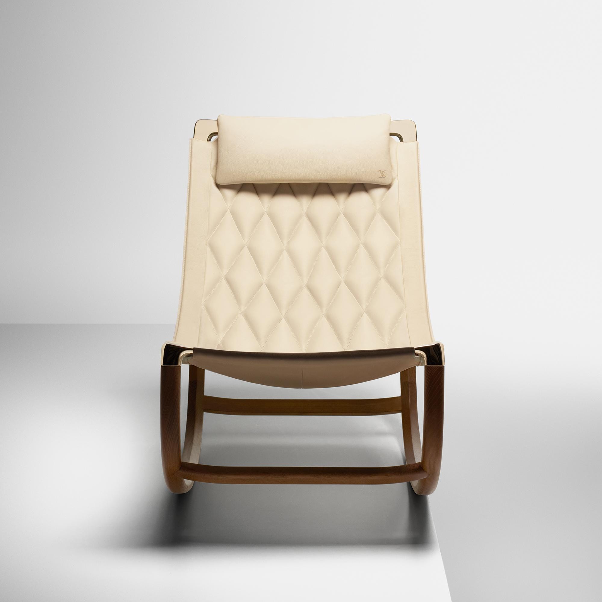 Lune Chair by Marcel Wanders  トランク、トラベル & ホーム ホーム & テーブルウェア (製品ズーム)