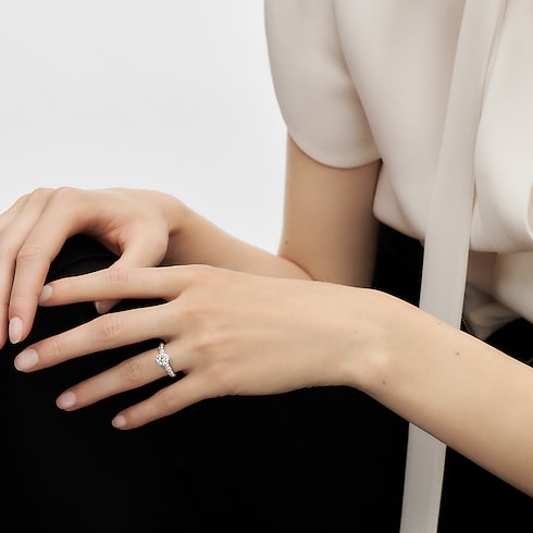 LV ダイヤモンド ソリテール ラウンド パヴェ (プラチナ×ラウンドブリリアントカットダイヤモンド×ダイヤモンド) ジュエリー ジュエリー コレクション (製品ズーム)