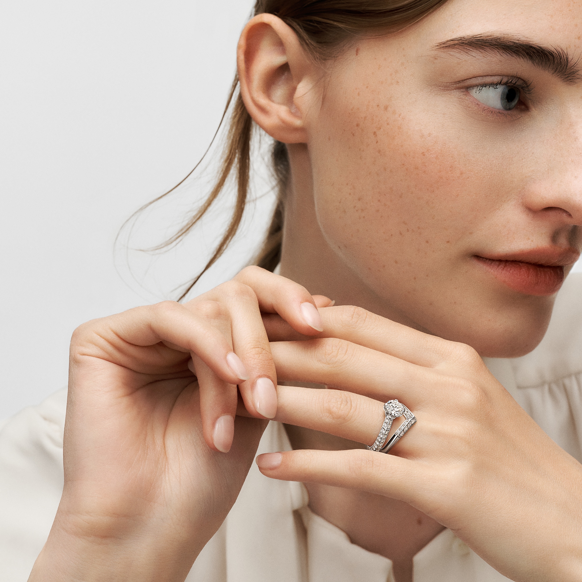 LV ダイヤモンド ソリテール ラウンド パヴェ (プラチナ×ラウンドブリリアントカットダイヤモンド×ダイヤモンド）  ジュエリー ジュエリー コレクション (製品ズーム)