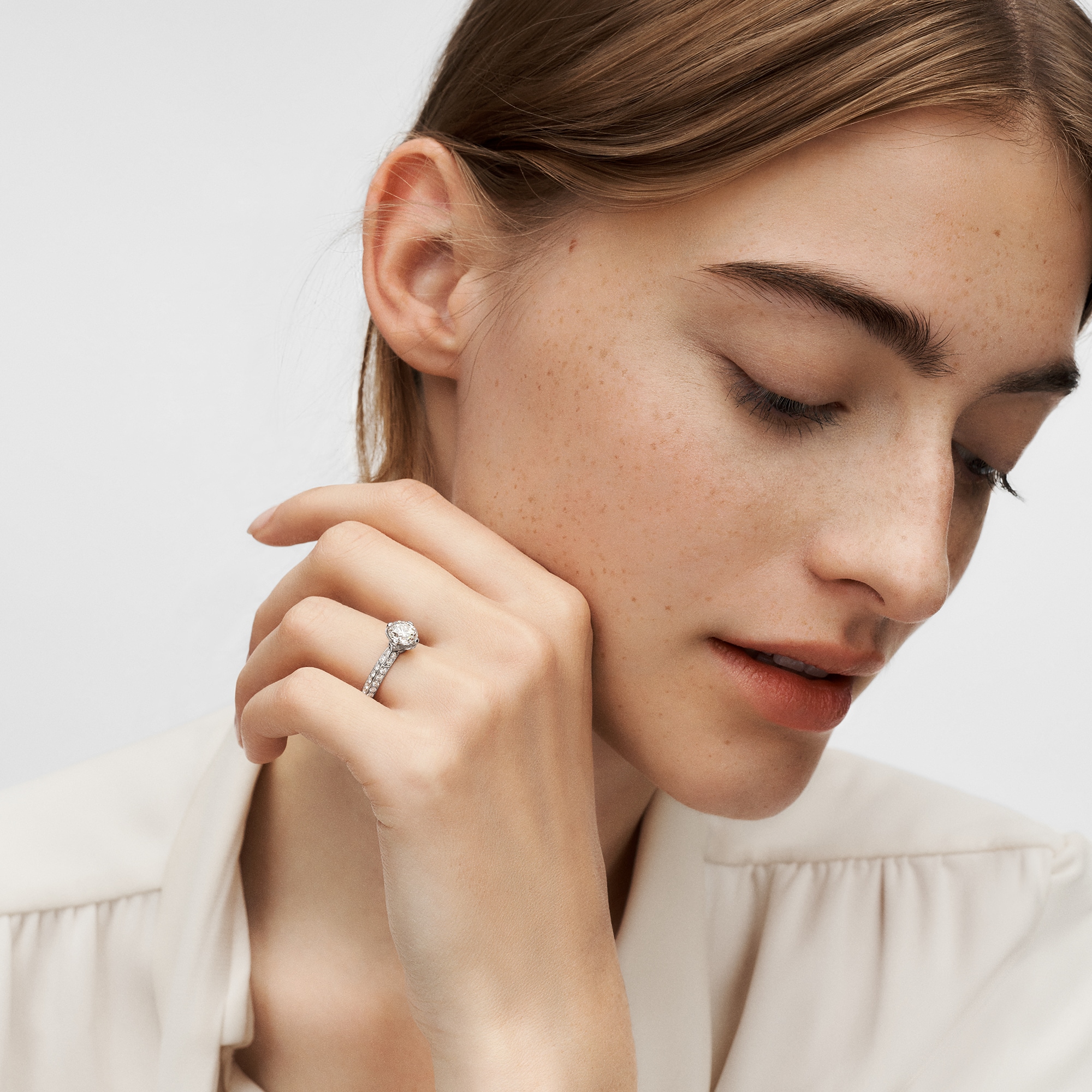 LV ダイヤモンド ソリテール ラウンド パヴェ (プラチナ×ラウンドブリリアントカットダイヤモンド×ダイヤモンド）  ジュエリー ジュエリー コレクション (製品ズーム)