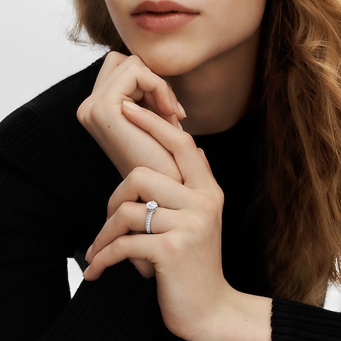 LV ダイヤモンド ソリテール ラウンド パヴェ (プラチナ×ラウンドブリリアントカットダイヤモンド×ダイヤモンド) ジュエリー ジュエリー コレクション (製品ズーム)