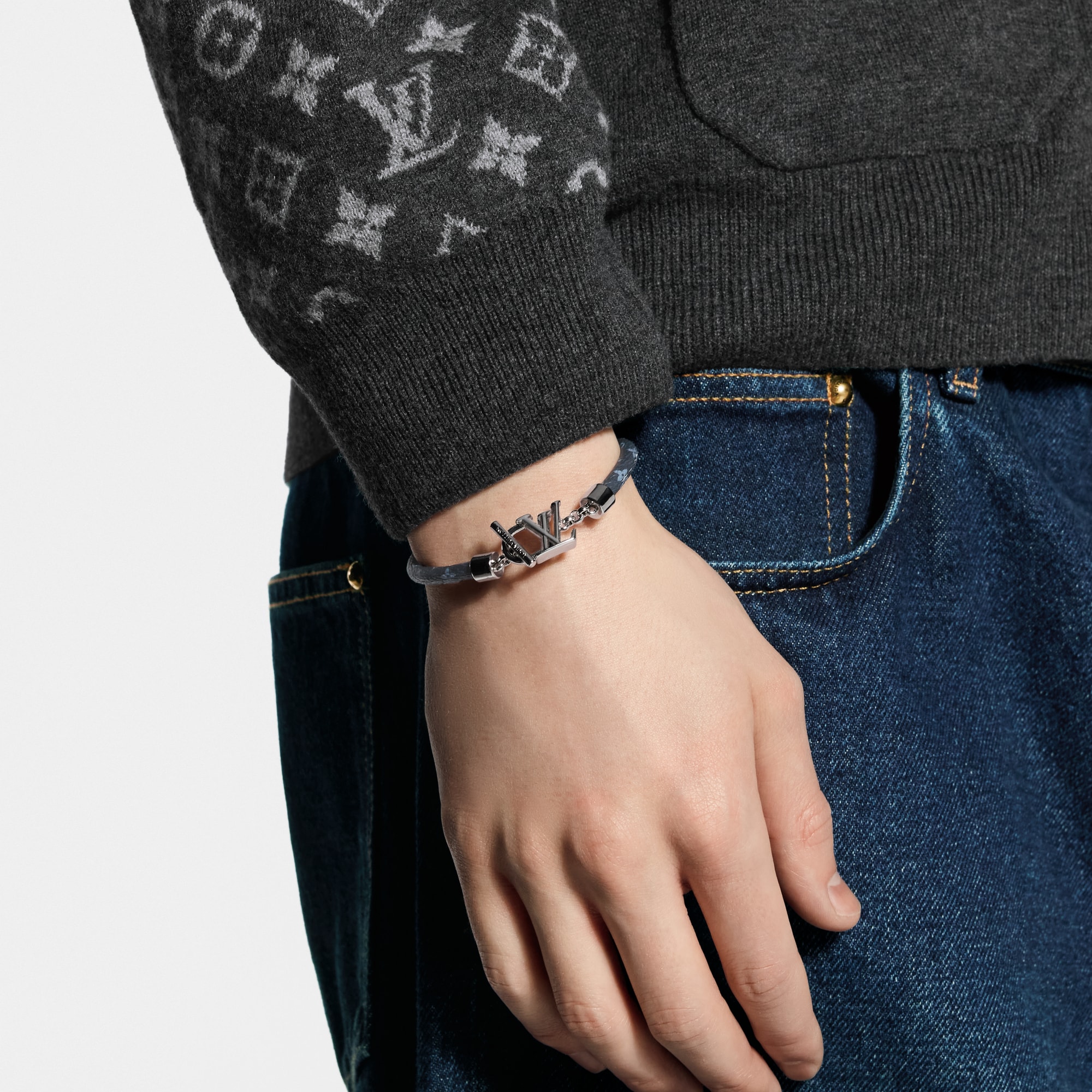 Louis Vuitton 黒 レザーブレスレット 中古・古着通販】LOUIS VUITTON 