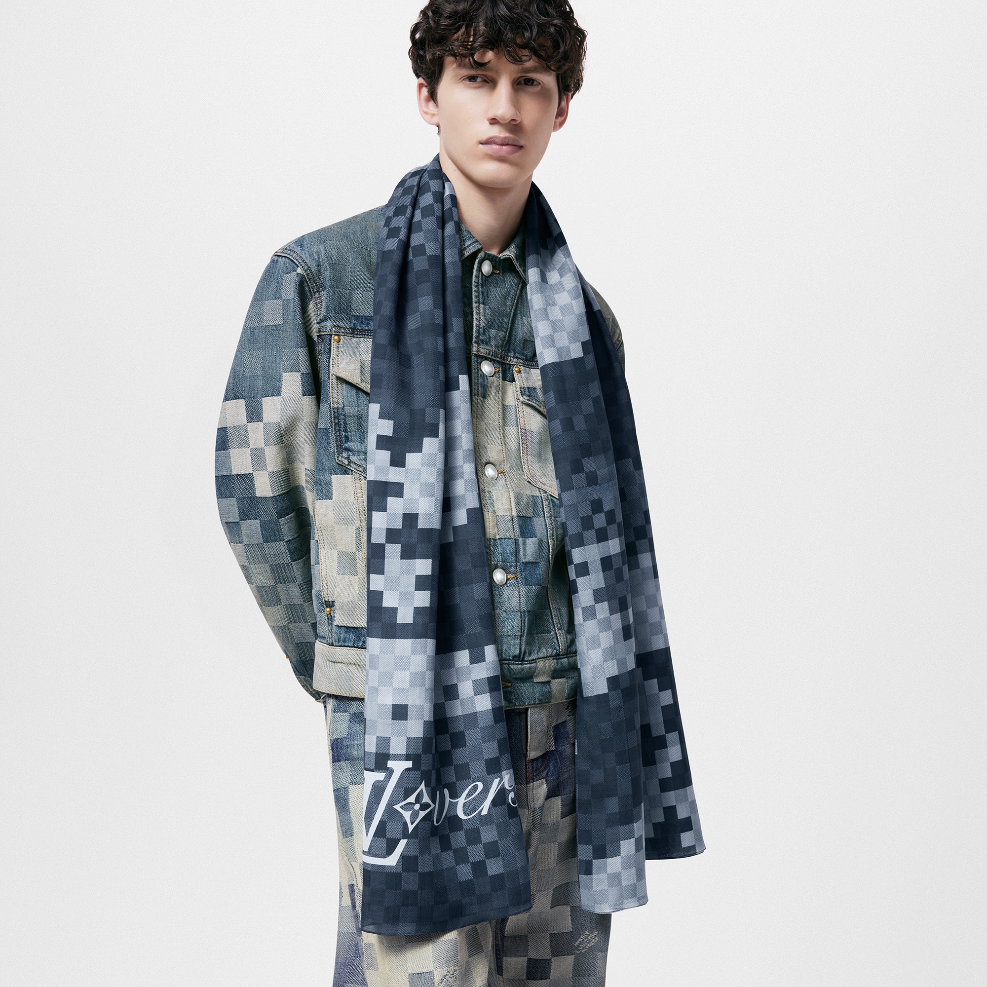 BTS着用モデル！【LOUIS VUITTON】のストール やかましい 