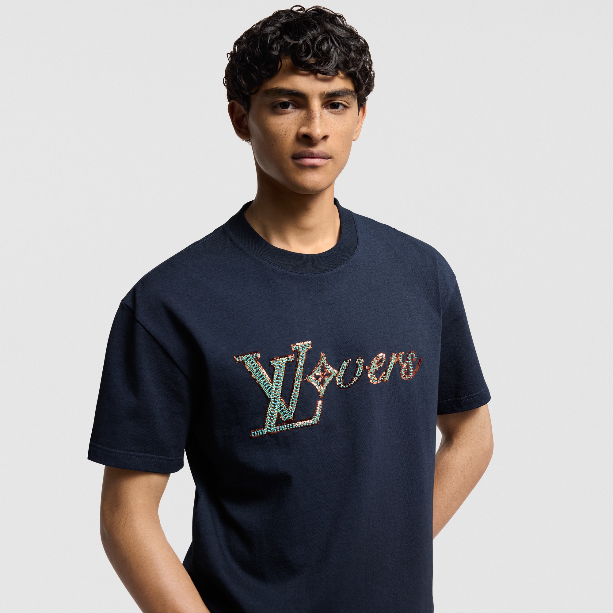 LV VersエンベリッシュドショートスリーブTシャツ  メンズ プレタポルテ(洋服) (製品ズーム)