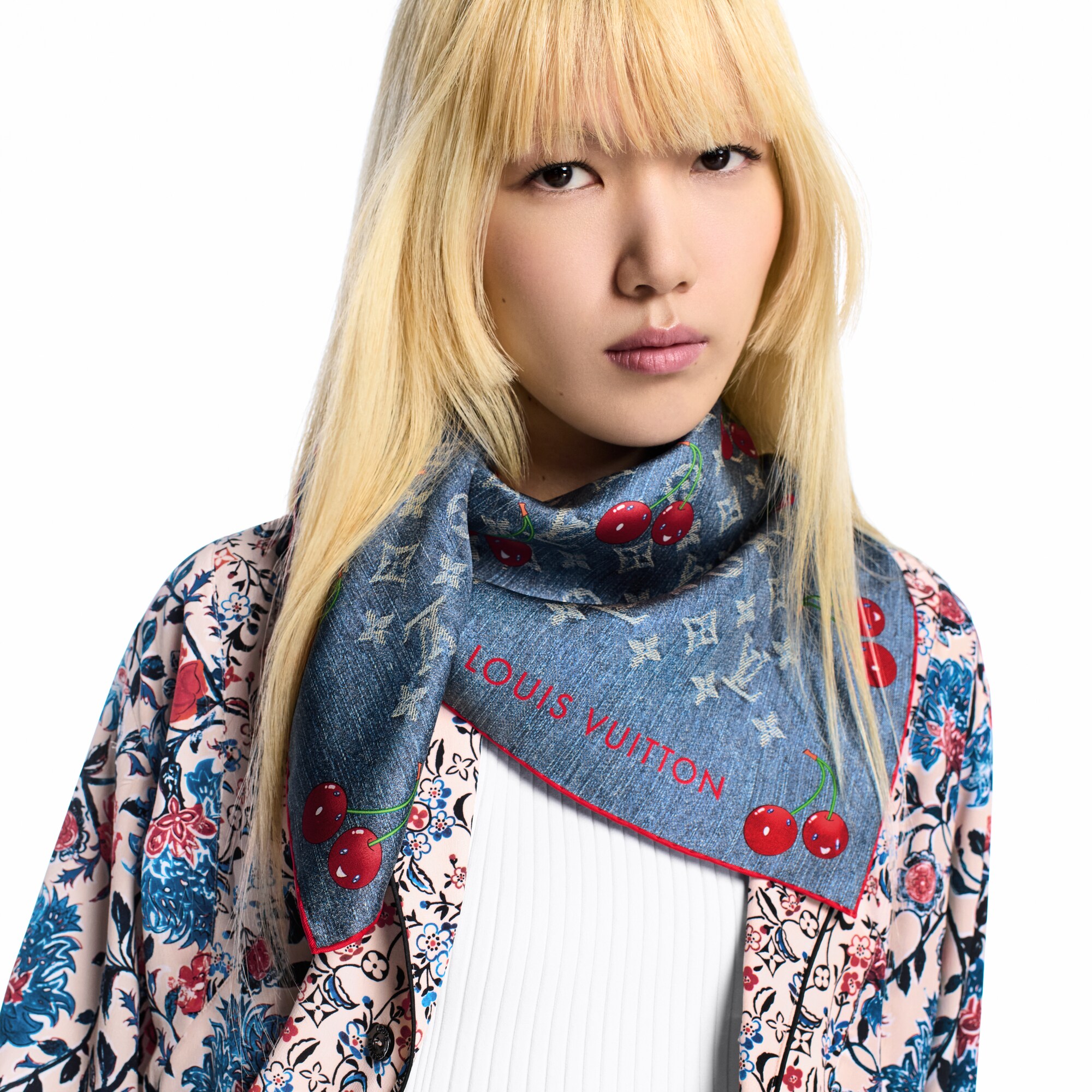 LV × TM カレ90・モノグラム デニム・チェリー S00｜ルイ・ヴィトン 