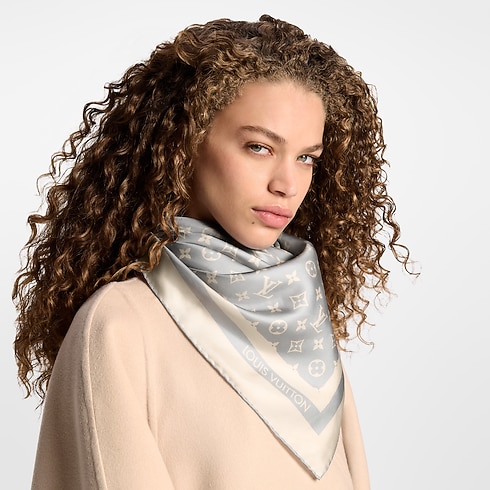 カレ90・モノグラム シルエット S00 ウィメンズ アクセサリー (製品ズーム)