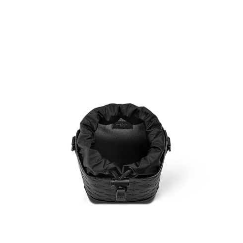 ノエ・スリング モノグラム・シャドウ メンズ バッグ (製品ズーム)