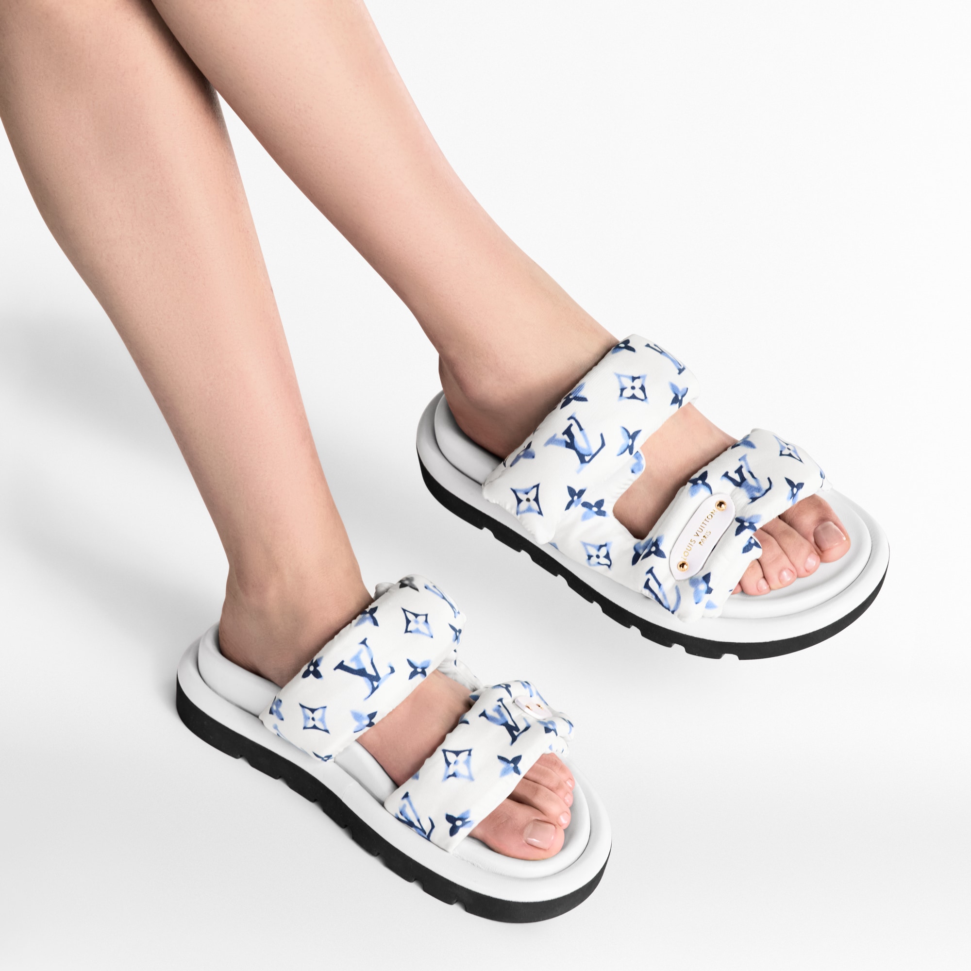 定価の約半額】LOUIS VUITTON 狭く プールピローラインミュール