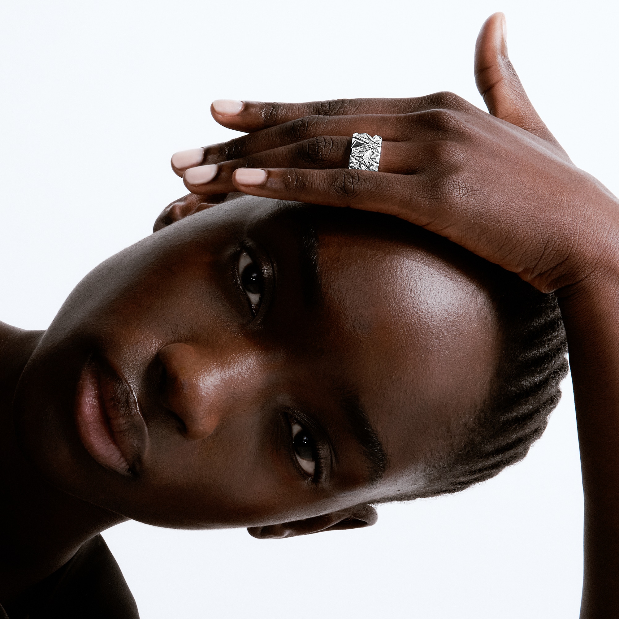 リング ピュア V (ホワイトゴールド×ダイヤモンド)  ジュエリー ジュエリー カテゴリー (製品ズーム)