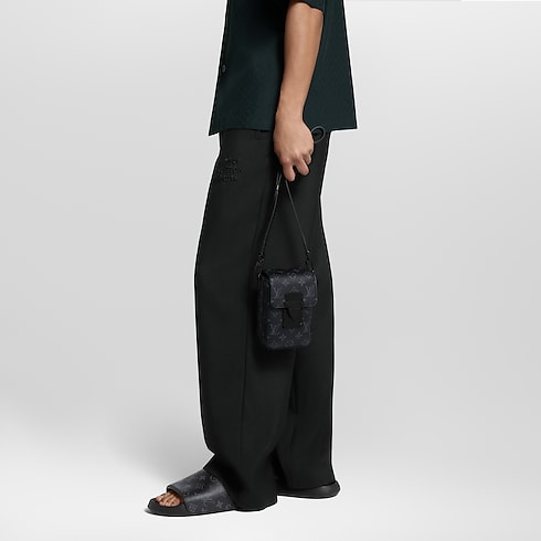 Sロック ヴェルティカル・ウェアラブル ウォレット モノグラム・エクリプス メンズ バッグ (製品ズーム)