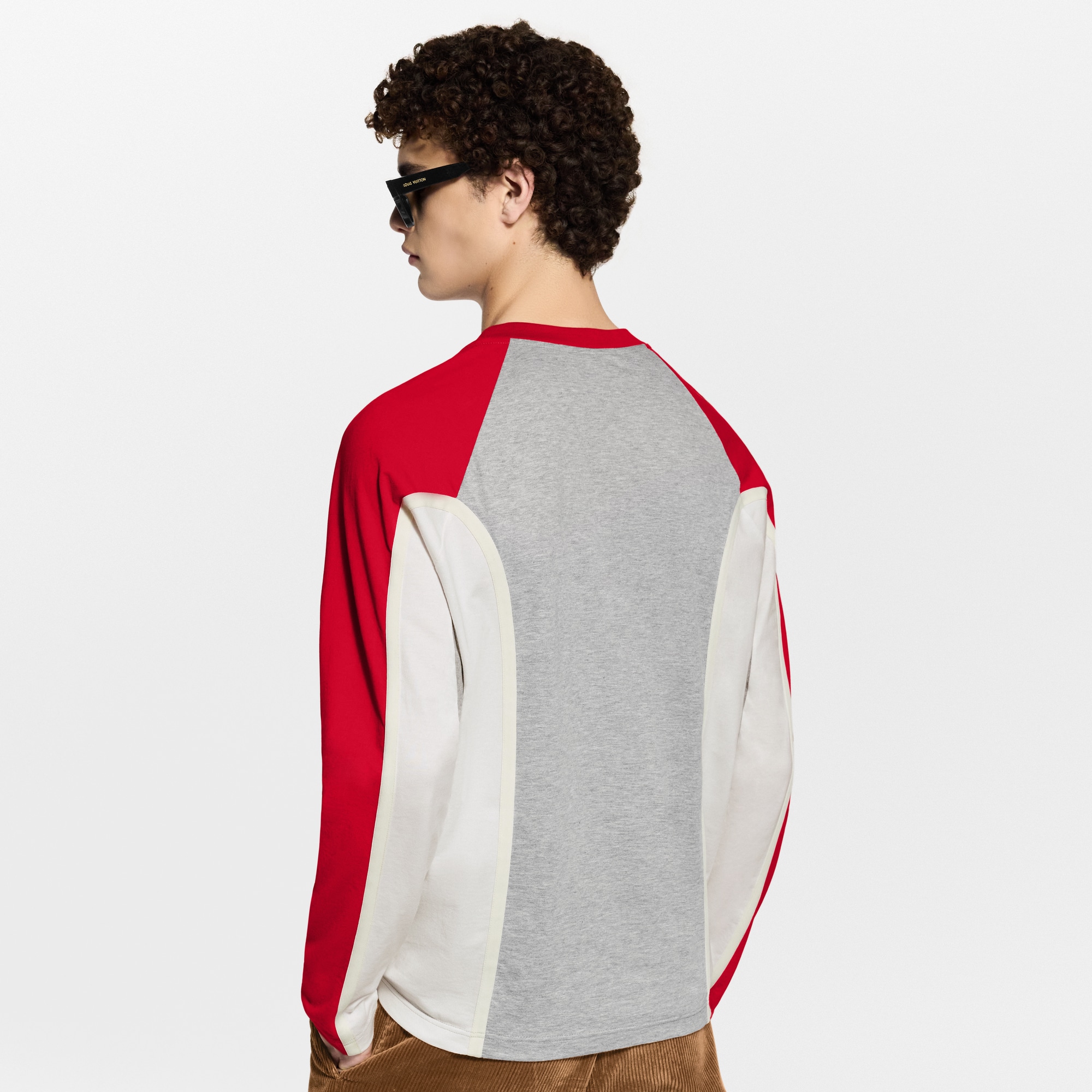 シグネチャー ロングスリーブTシャツ  メンズ ウェア(洋服) (製品ズーム)