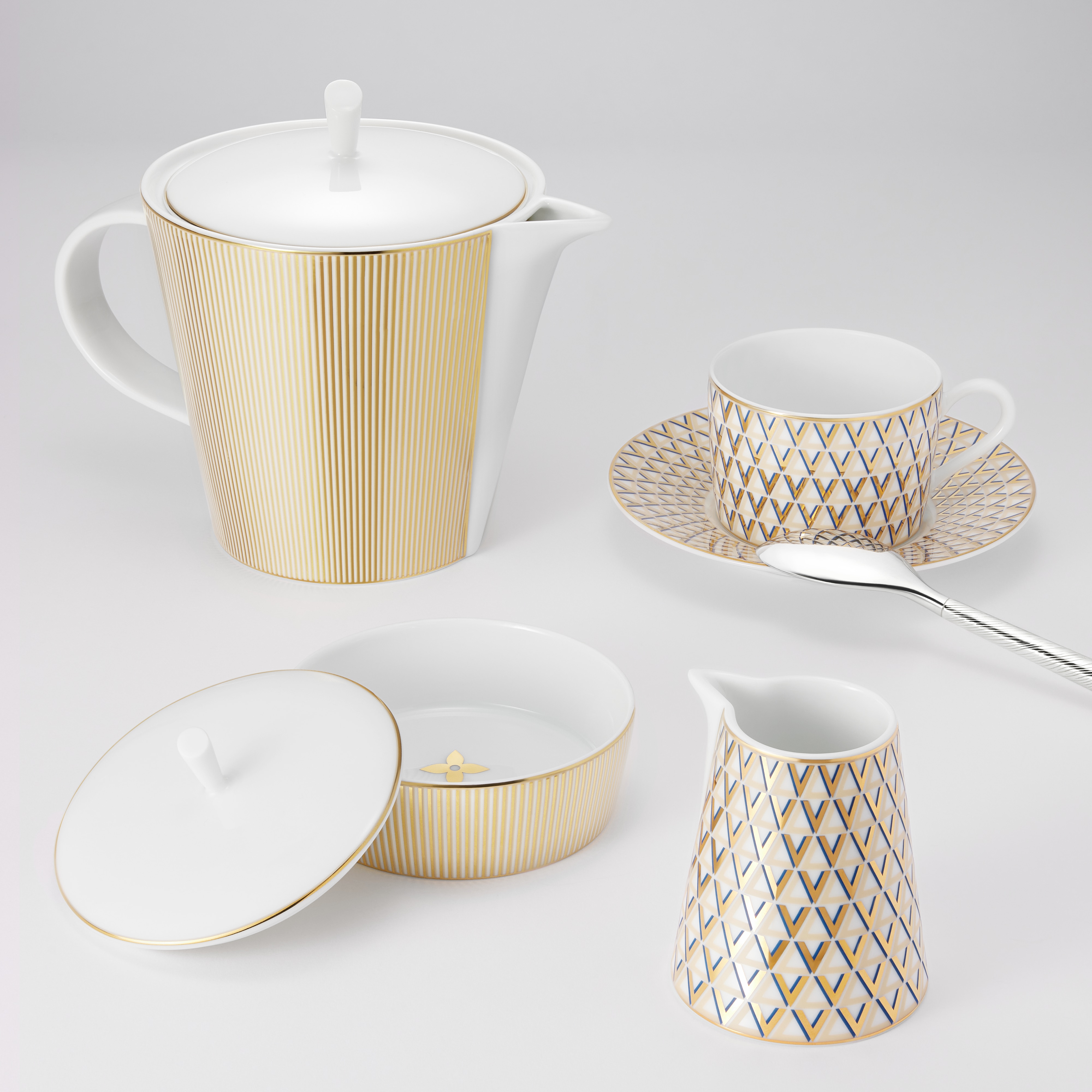 Splendor Set of 2 Coffee Cups and Saucers  トランク、トラベル & ホーム ホーム & テーブルウェア (製品ズーム)