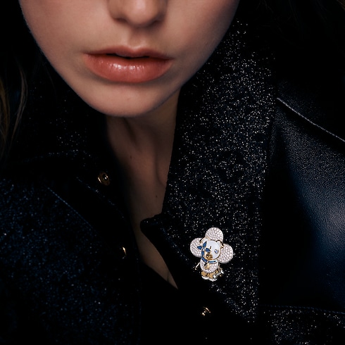 ペンダント ヴィヴィエンヌ ドッグ(イエローゴールド×ホワイトゴールド×ラッカー×ダイヤモンド×サファイア) Les Extraordinaires(レ・ゼクストラオーディネル) ジュエリー (製品ズーム)