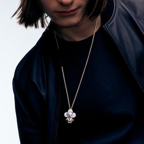 ペンダント ヴィヴィエンヌ ドッグ(イエローゴールド×ホワイトゴールド×ラッカー×ダイヤモンド×サファイア) Les Extraordinaires(レ・ゼクストラオーディネル) ジュエリー (製品ズーム)