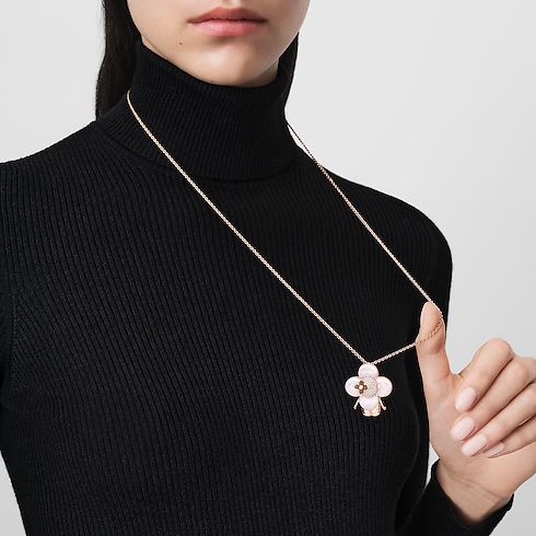 ペンダント ヴィヴィエンヌ モノグラム(ピンクゴールド×マザーオブパール×ウッド×ダイヤモンド) ジュエリー ジュエリー カテゴリー (製品ズーム)