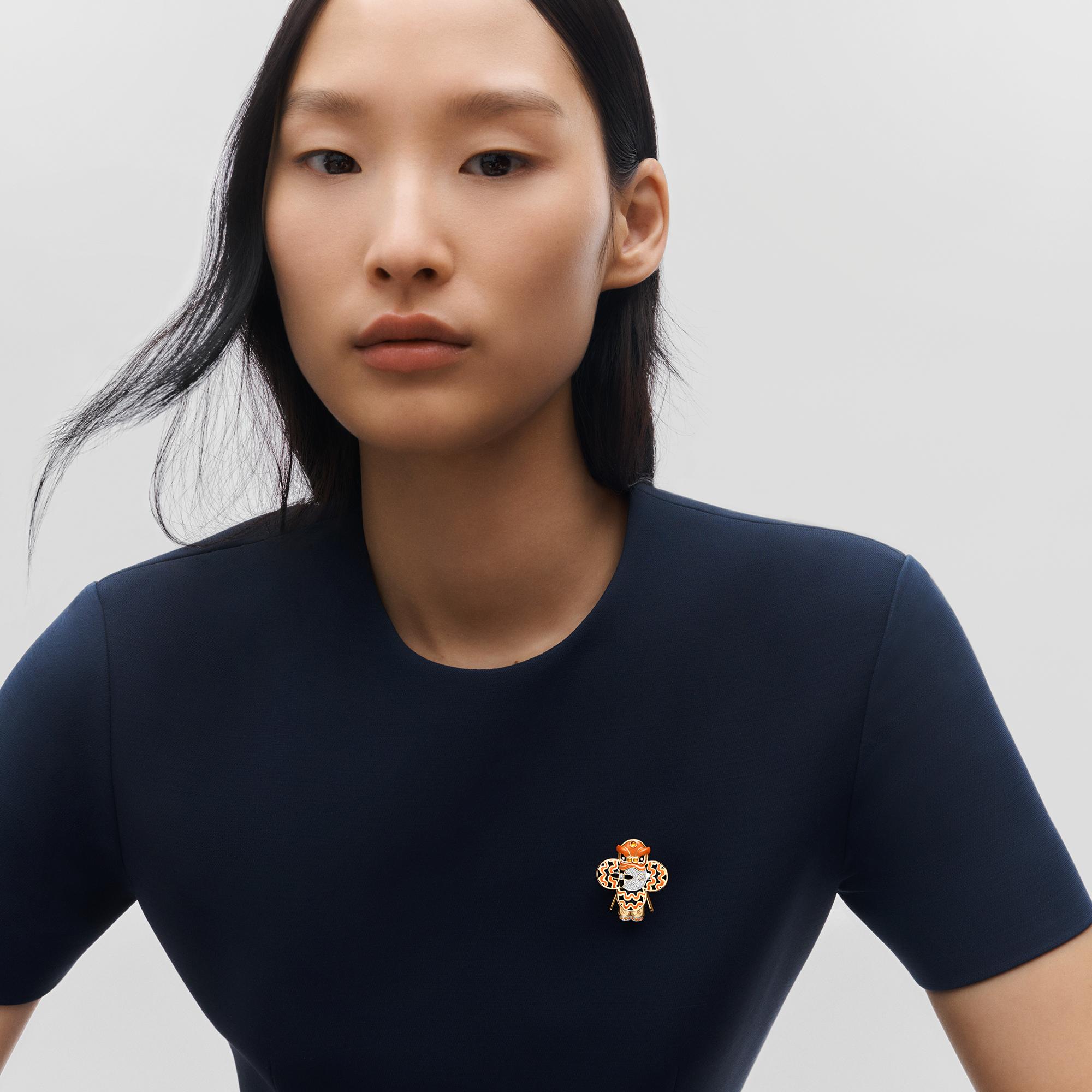 ペンダント ヴィヴィエンヌ リオン オランジェ (イエローゴールド×ホワイトゴールド×ラッカー×ダイヤモンド×カラーストーン)  ジュエリー ジュエリー カテゴリー (製品ズーム)