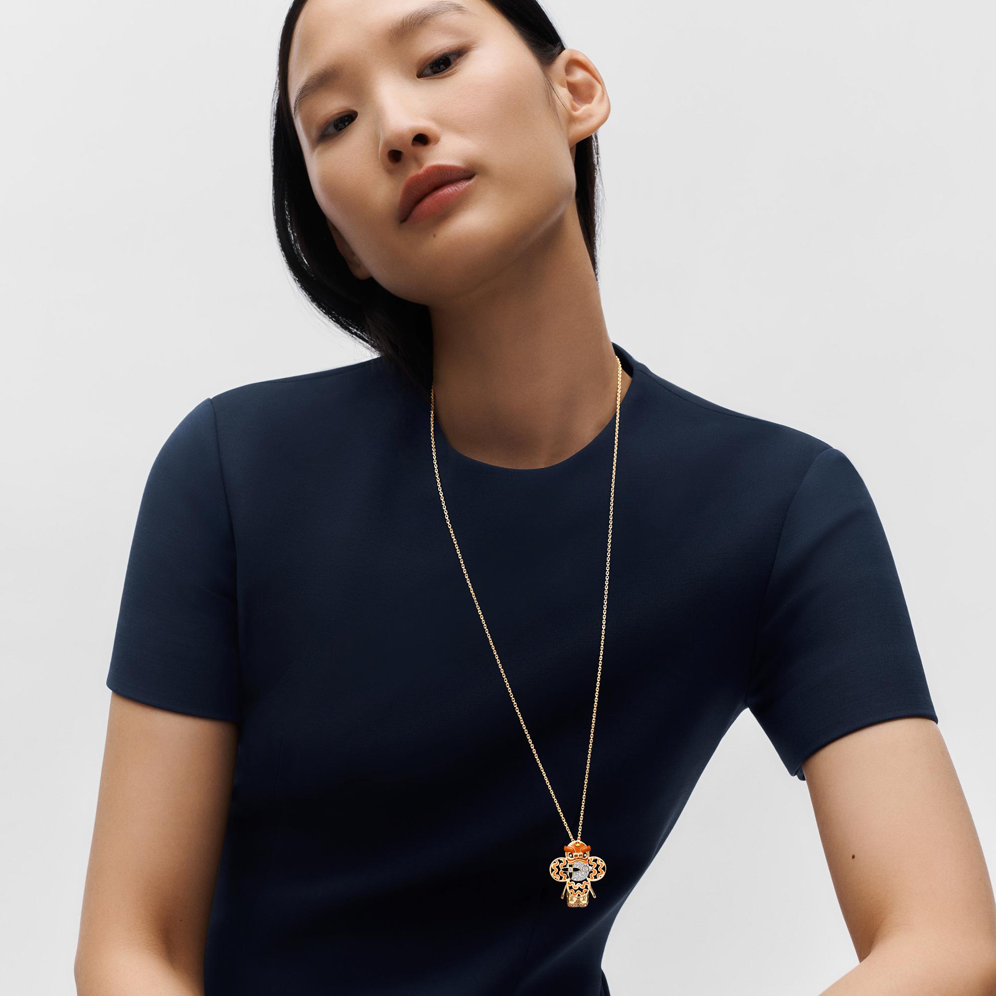 ペンダント ヴィヴィエンヌ リオン オランジェ (イエローゴールド×ホワイトゴールド×ラッカー×ダイヤモンド×カラーストーン)  ジュエリー ジュエリー カテゴリー (製品ズーム)