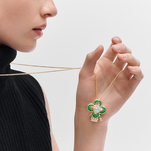 ペンダント ヴィヴィエンヌ パイナップル (イエローゴールド×ホワイトゴールド×ラッカー×ダイヤモンド) ジュエリー ジュエリー カテゴリー (製品ズーム)