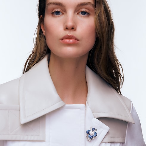 ペンダント ヴィヴィエンヌ ラビット(ホワイトゴールド×ラッカー×ダイヤモンド×サファイア) Les Extraordinaires(レ・ゼクストラオーディネル) ジュエリー (製品ズーム)