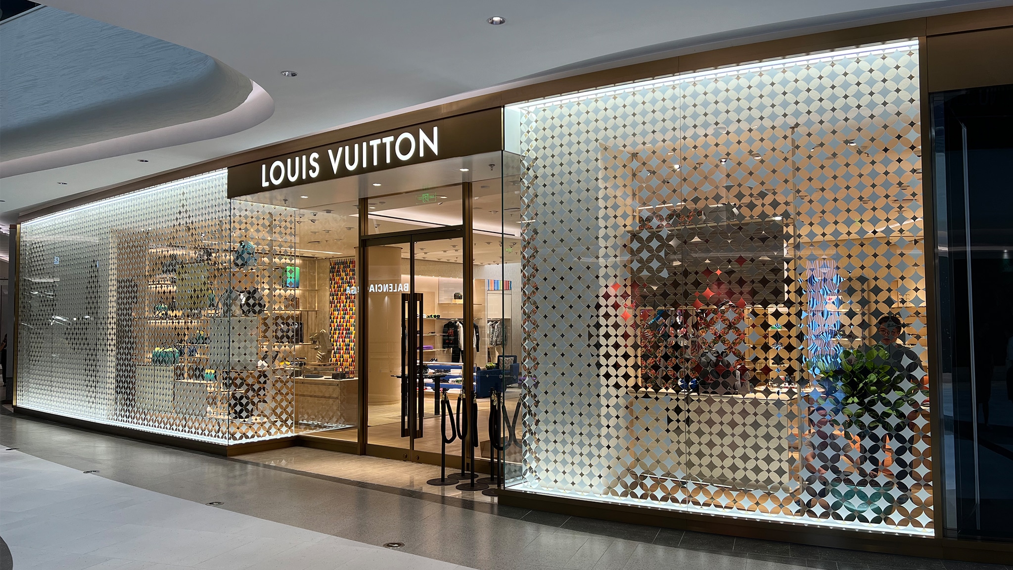 Louis Vuitton Busan Shinsegae Centum Men 大韓民国｜ルイ・ヴィトン