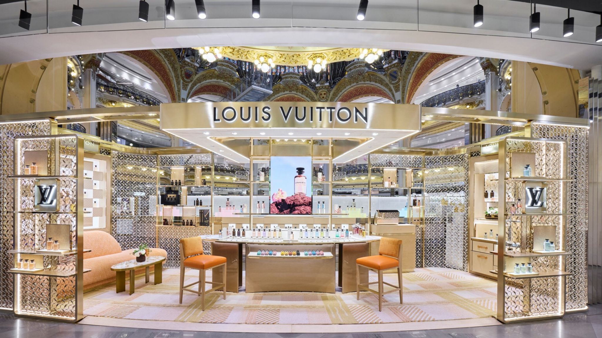 OliverGalO122 CaféAuLaitParisRESINルイヴィトン Louis Vuitton Paris Galeries Lafayette フランス｜ルイ・ヴィトン